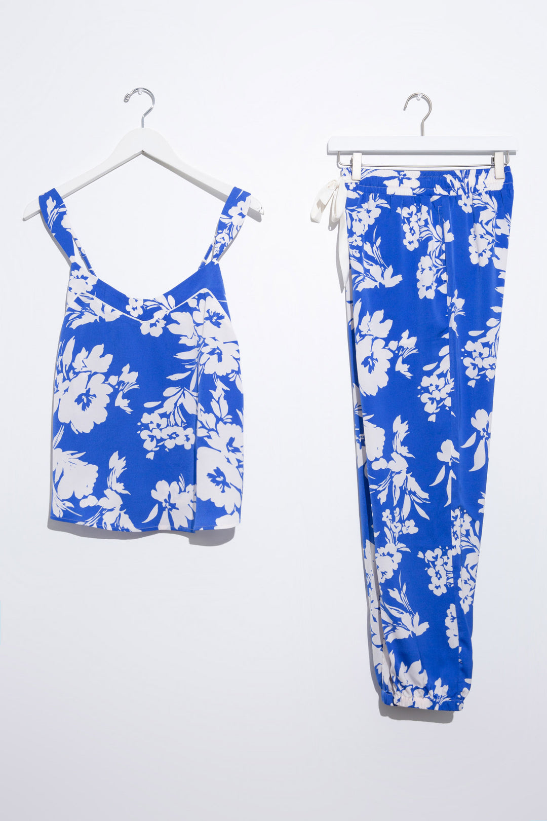 Sleep set in royal blue -white floral. With camisole top & b&ed pant in soft woven sateen.