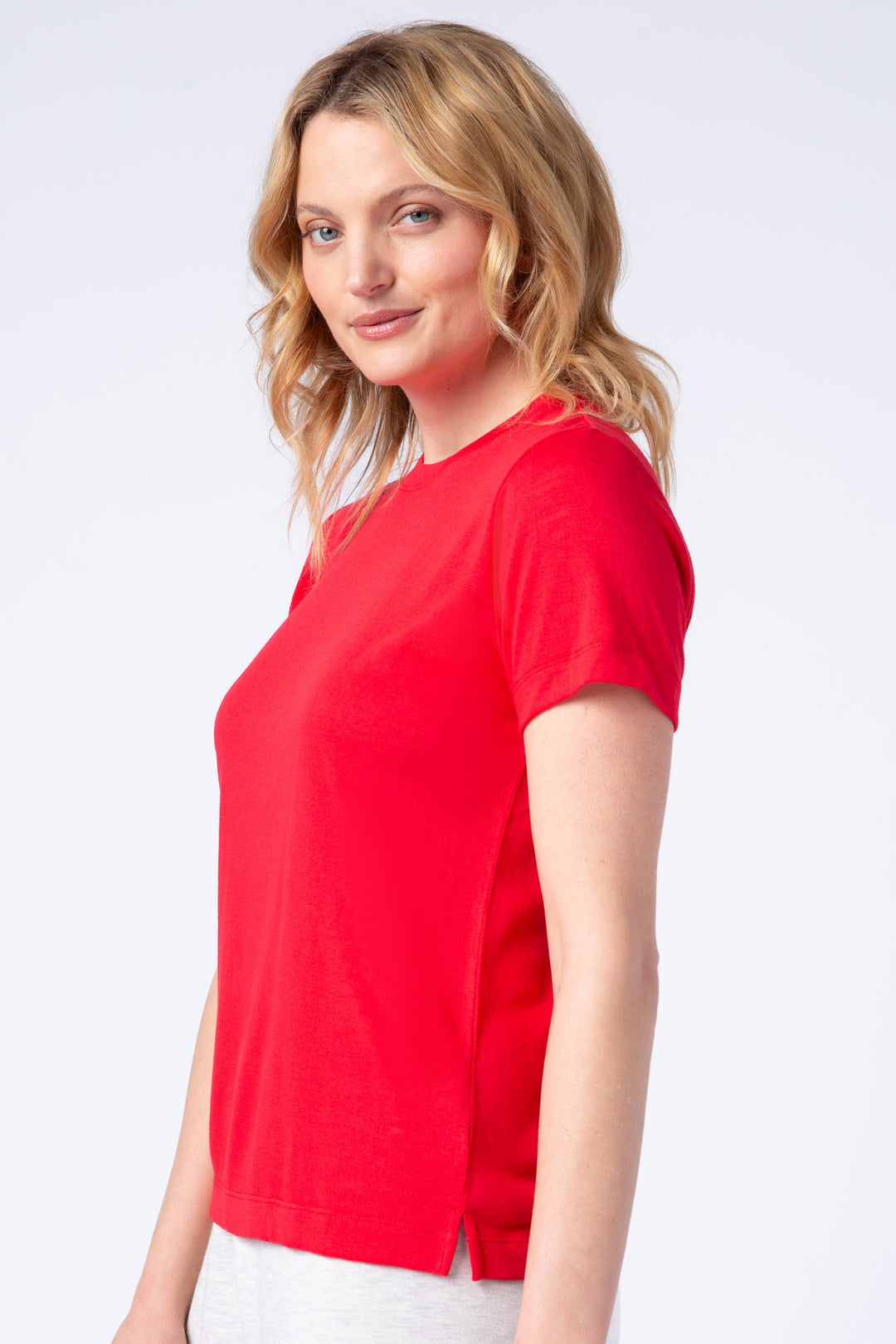 Women's red cotton-blend t-shirt in slub jersey with relaxed fit.