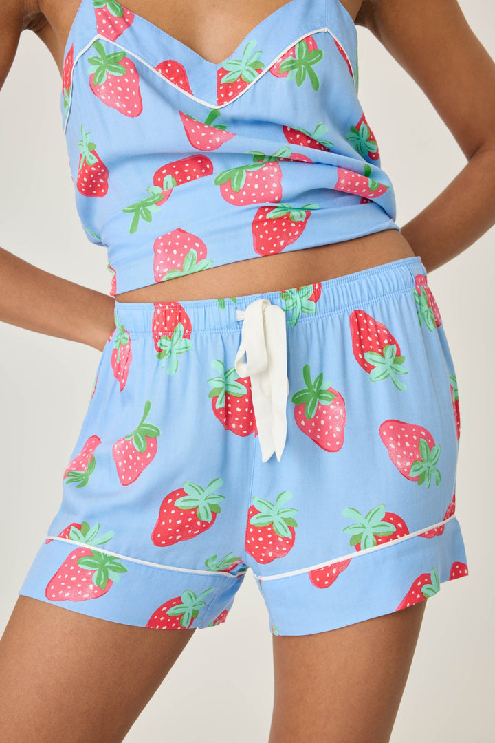 Women's pajama short in blue with strawberry print in woven rayon sateen. Tie-waist.
