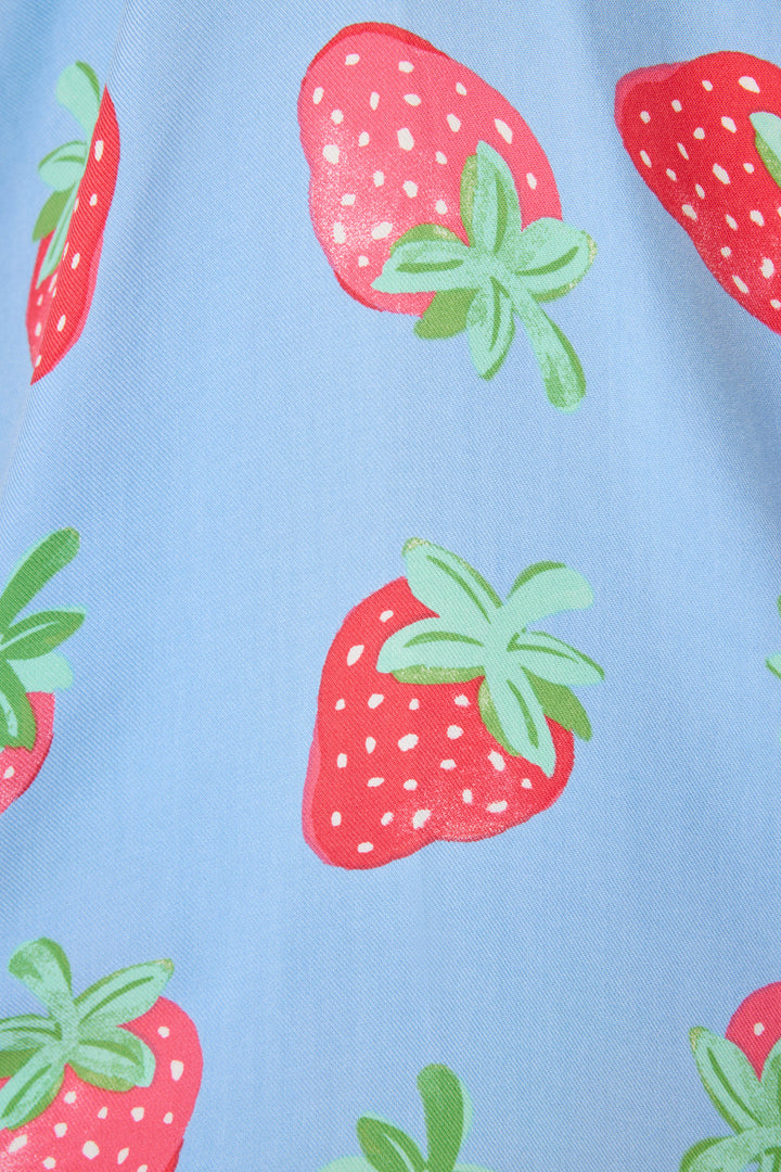 Women's pajama short in blue with strawberry print in woven rayon sateen. Tie-waist.