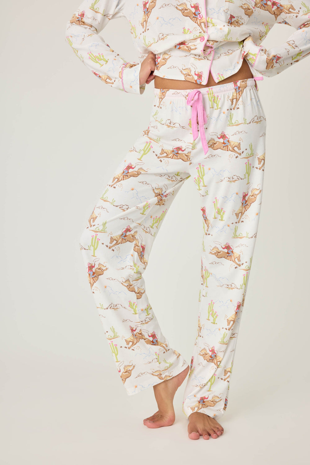 Natural Western print women's pj pant in cotton-blend jersey. Straight leg with tie waist.