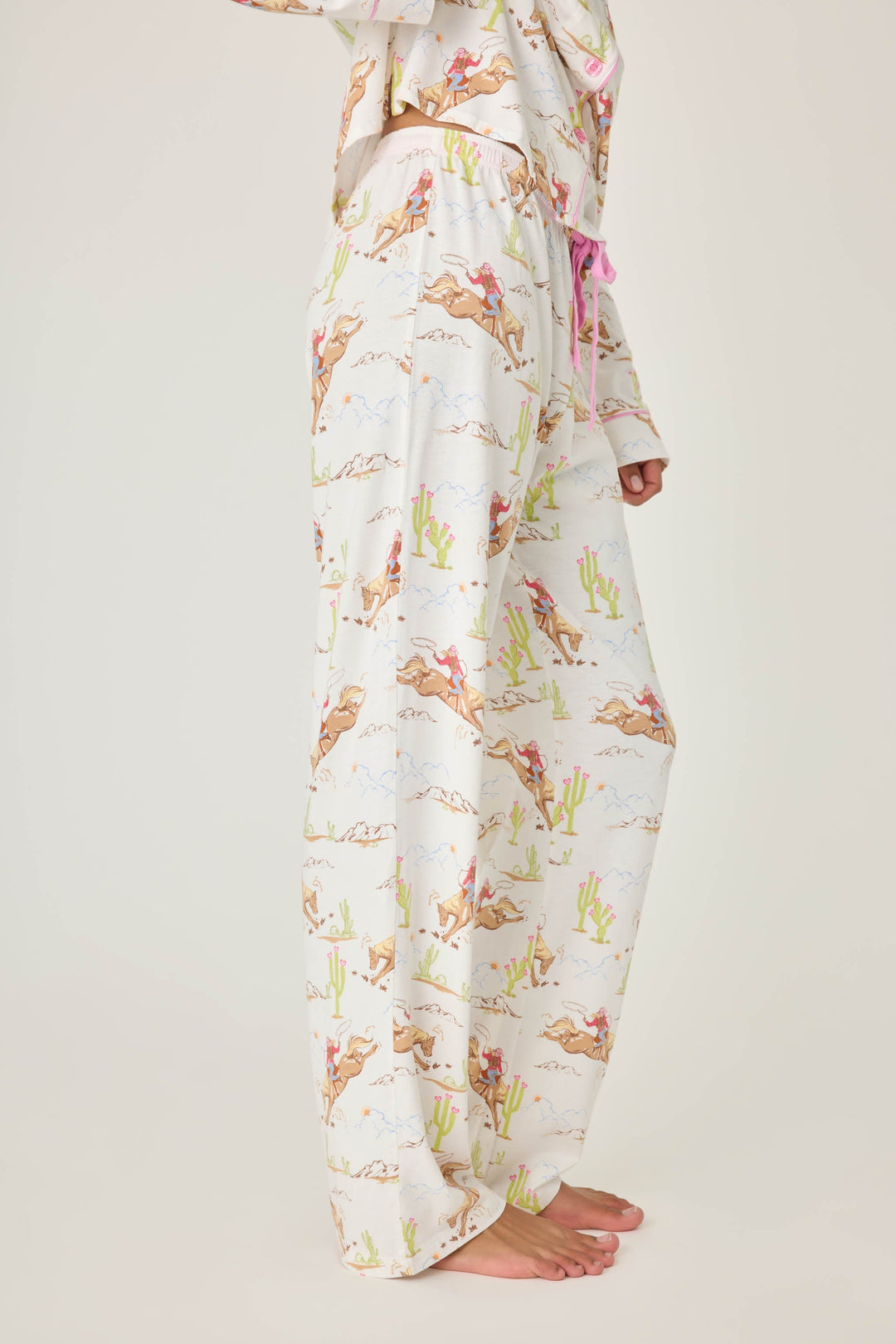 Natural Western print women's pj pant in cotton-blend jersey. Straight leg with tie waist.