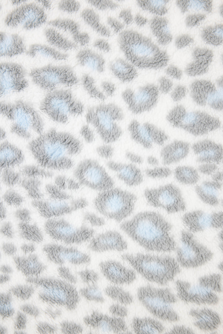 Reversible blanket in grey-white leopard print. Personal size blanket with carry strap.