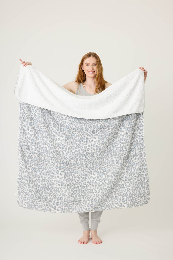 Reversible blanket in grey-white leopard print. Personal size blanket with carry strap.