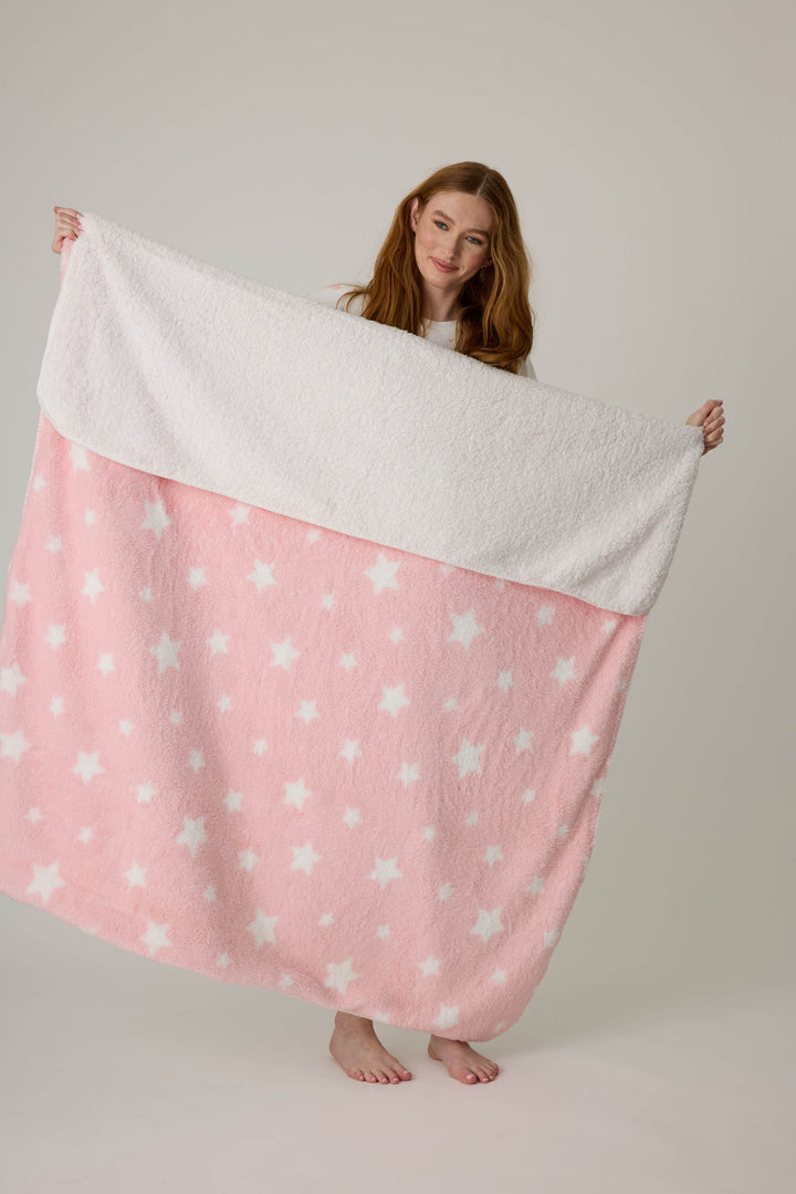 Reversible blanket in pink-white star print. Personal size blanket with carry strap.