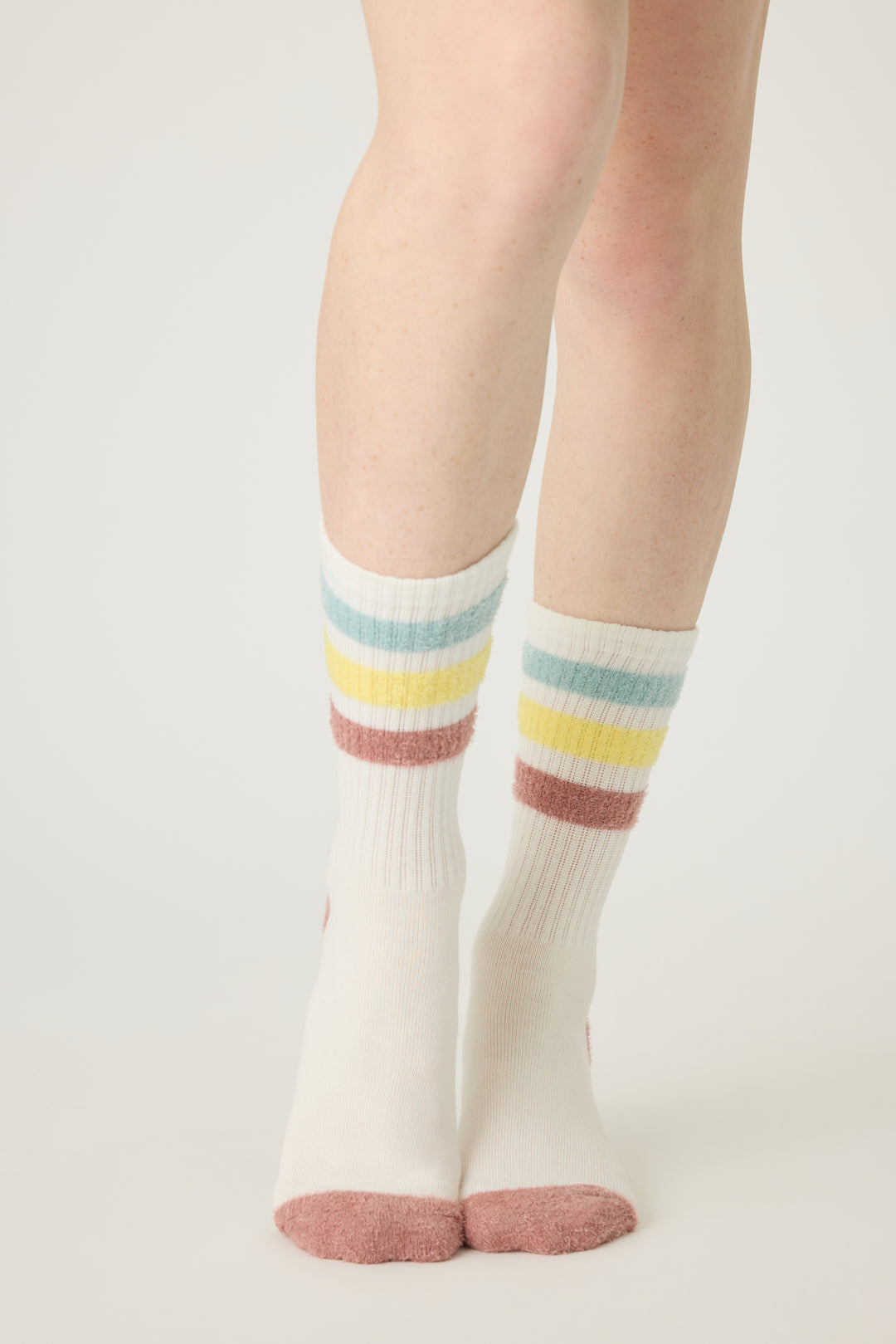1-pack crew sock with feather yarn pastel stripes. Women & girls ivory sock with gripper soles.