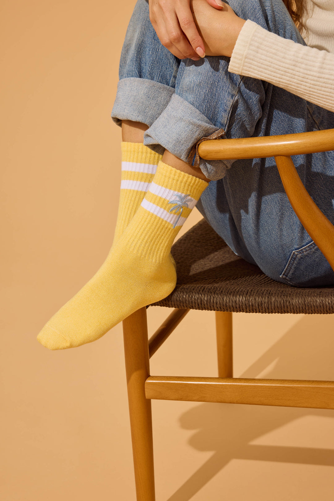 1-pack crew sock. Women's & girls' sock in yellow with stripes & Palm Tree
