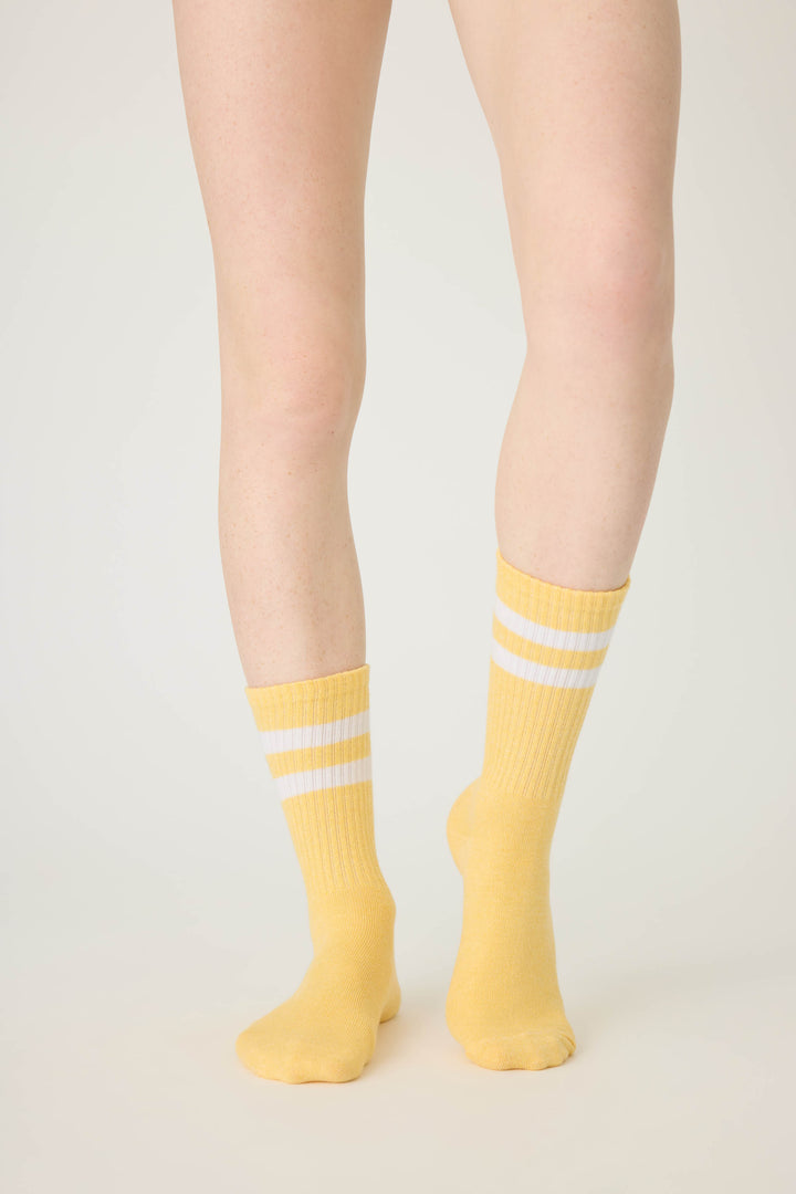 1-pack crew sock. Women's & girls' sock in yellow with stripes & Palm Tree