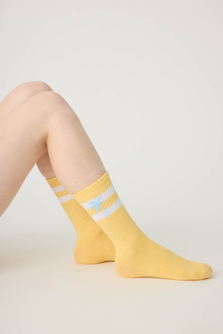 1-pack crew sock. Women's & girls' sock in yellow with stripes & Palm Tree