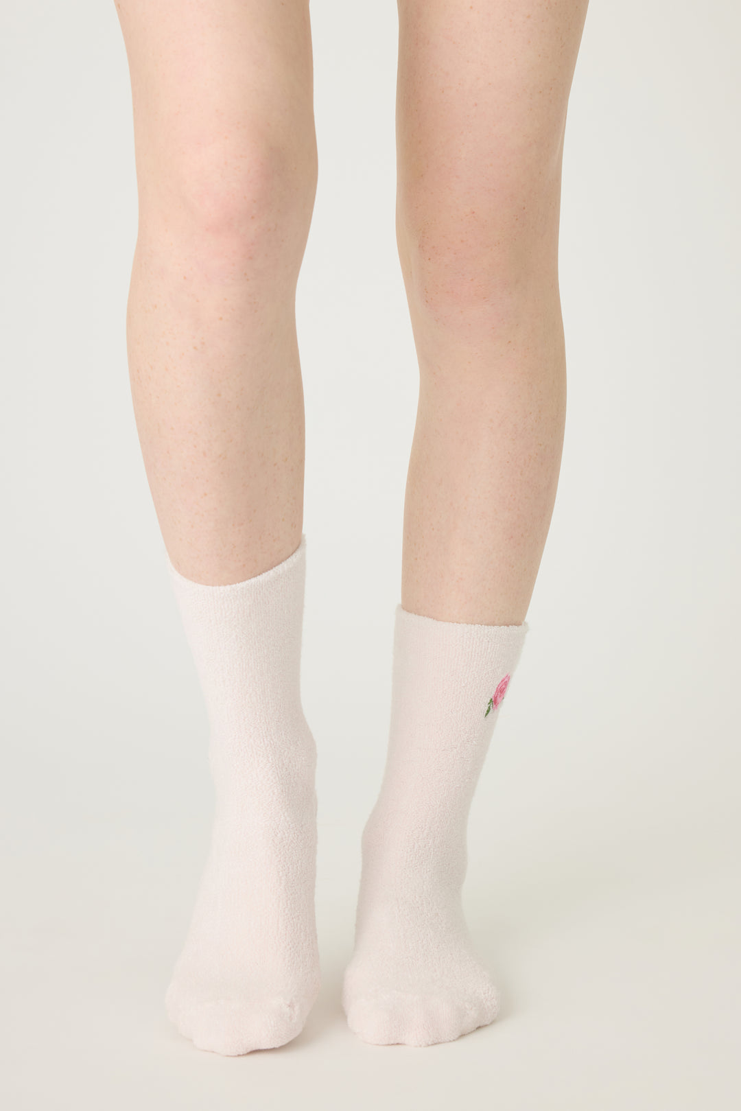 1-pack terry crew socks. Women's & girls pink crew socks with rose design.
