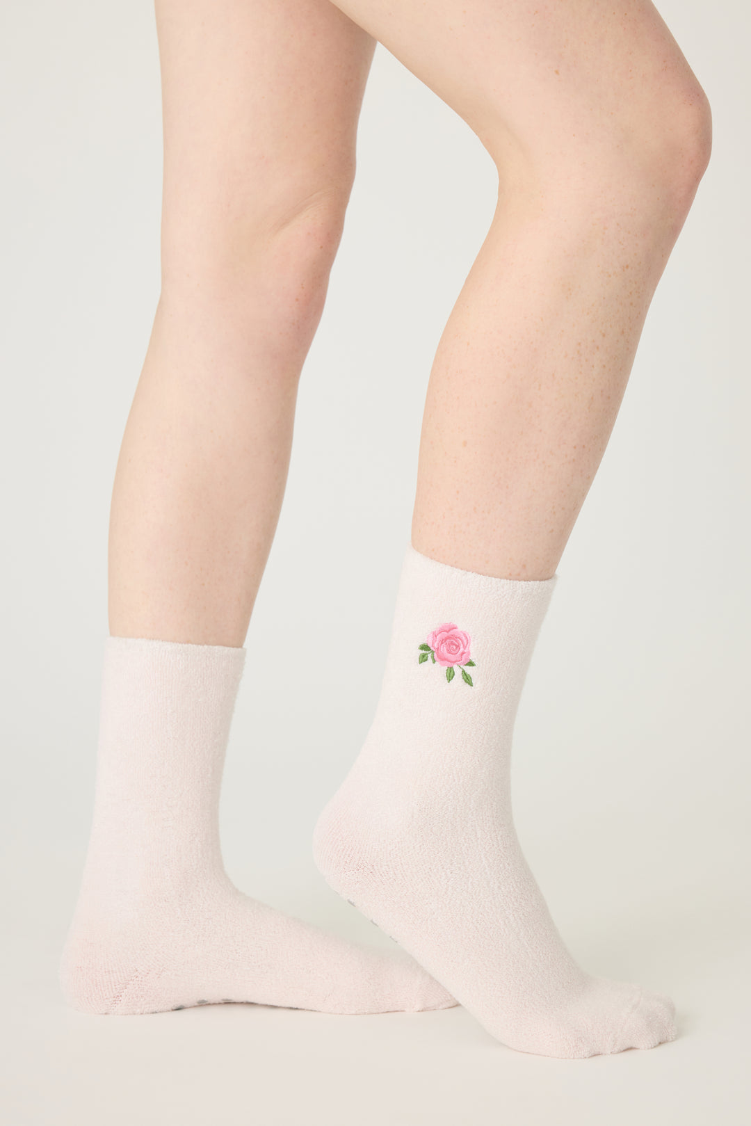 1-pack terry crew socks. Women's & girls pink crew socks with rose design.