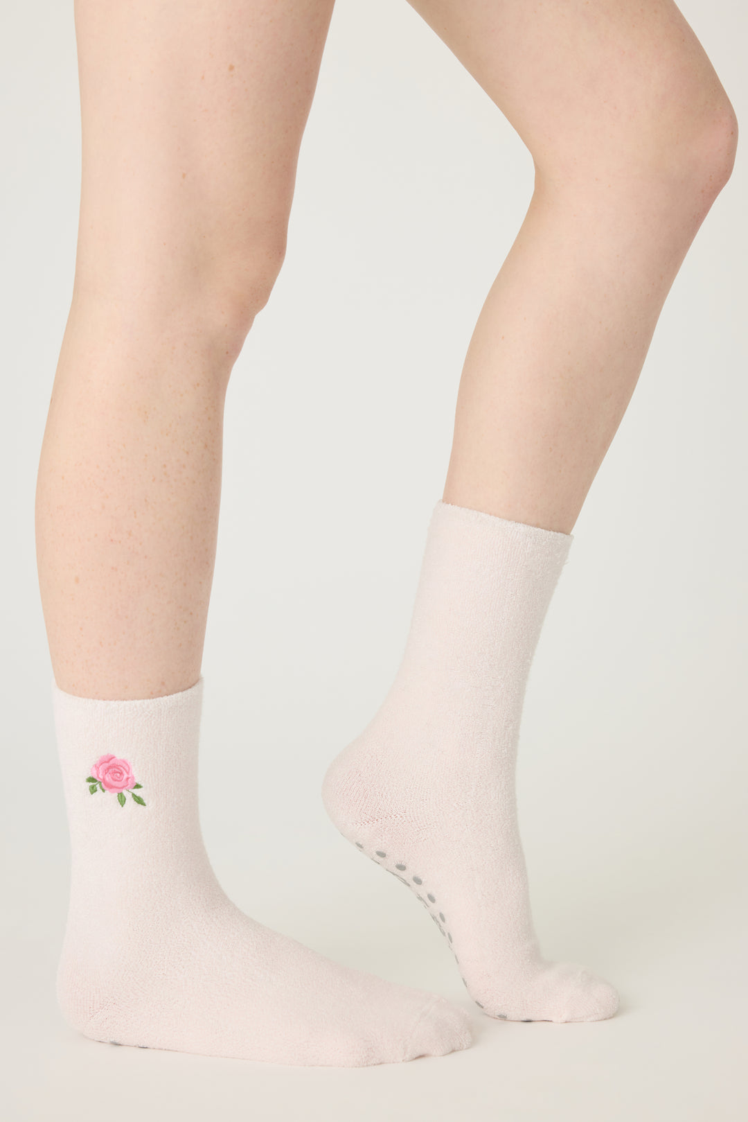 1-pack terry crew socks. Women's & girls pink crew socks with rose design.