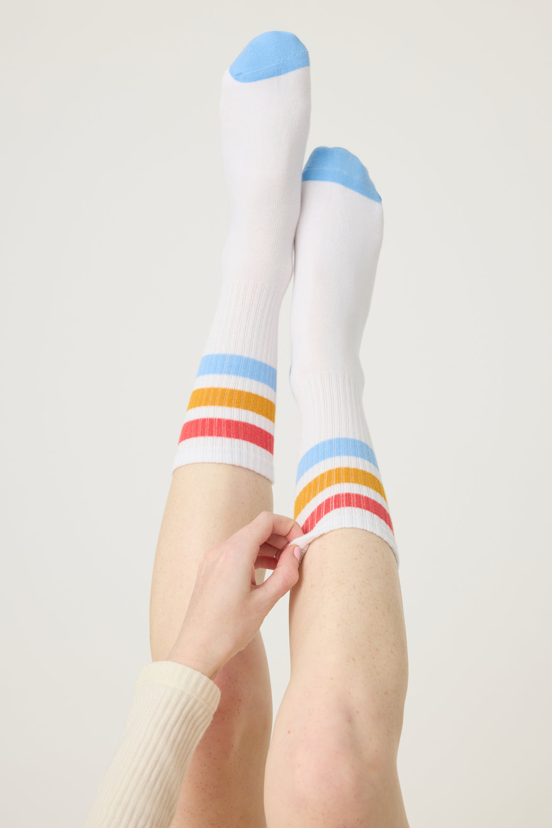 1-pack crew socks. Women's & girls' ivory socks w blue-red-gold stripes.