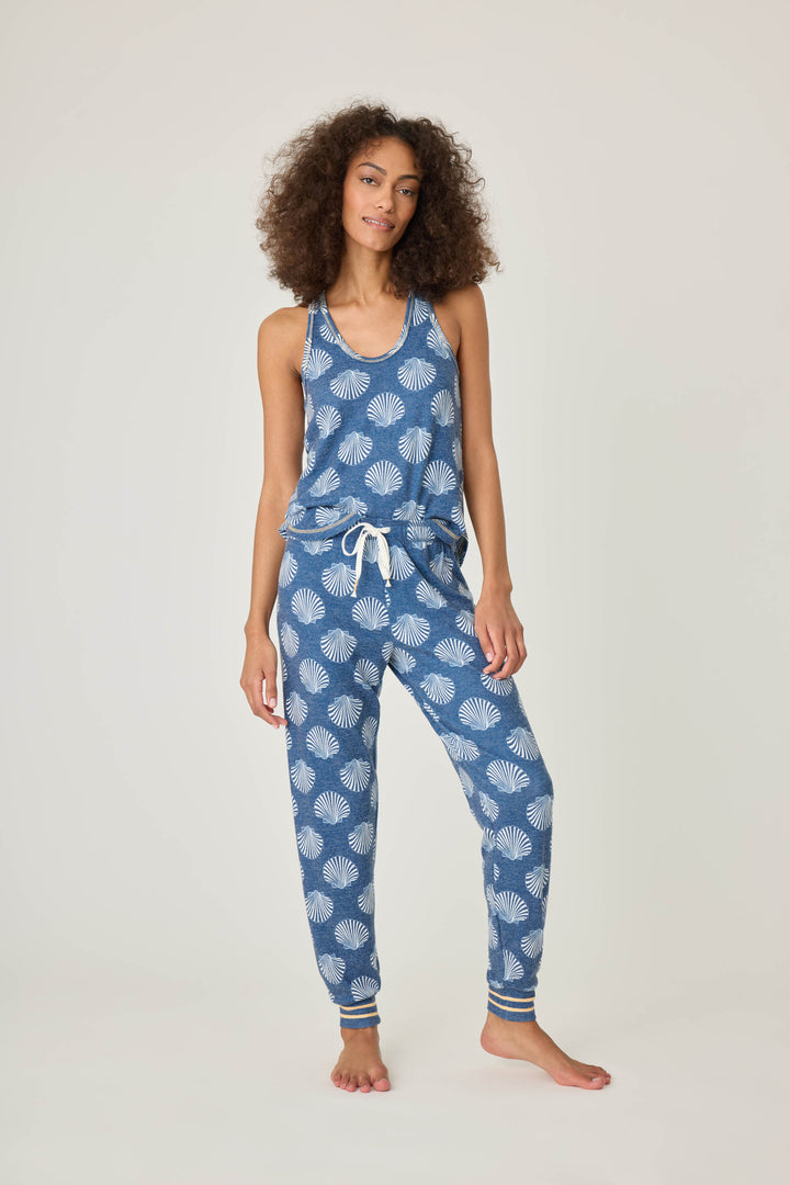 Women's navy blue shell-printed lounge set tank top & banded jogger for women.