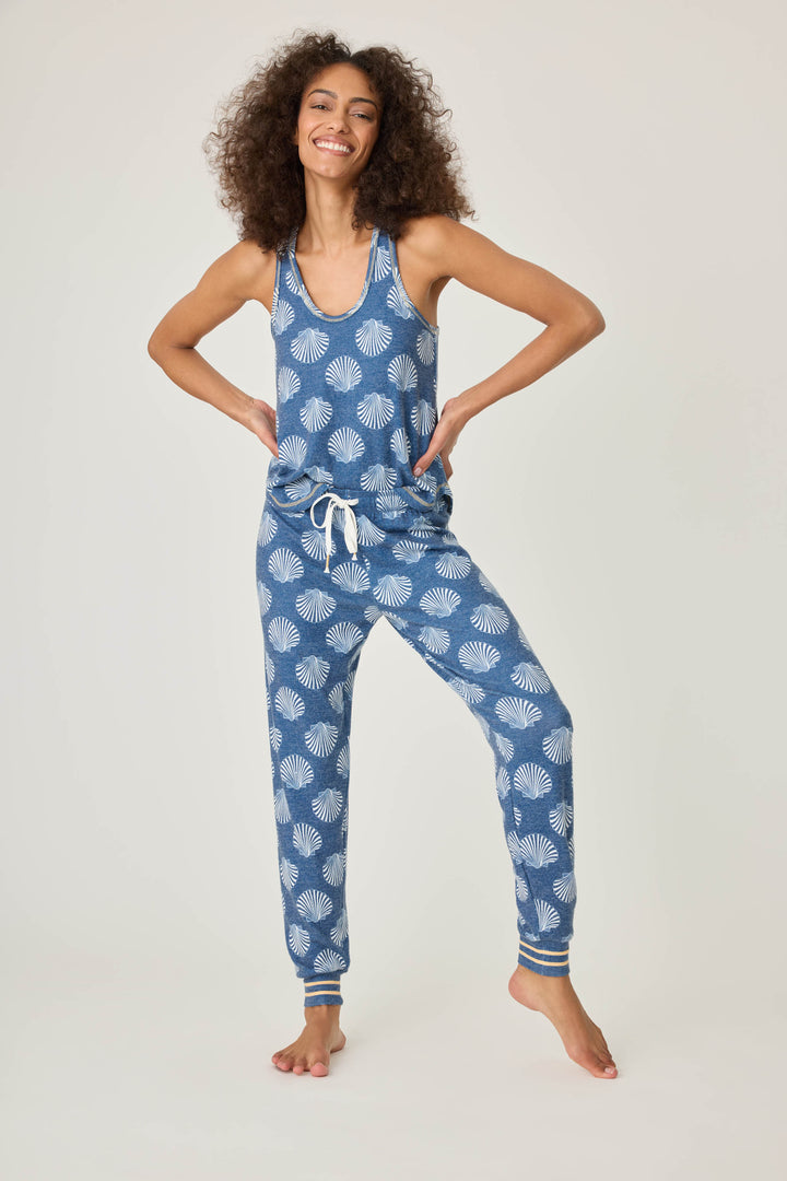 Women's navy blue shell-printed lounge set tank top & banded jogger for women.