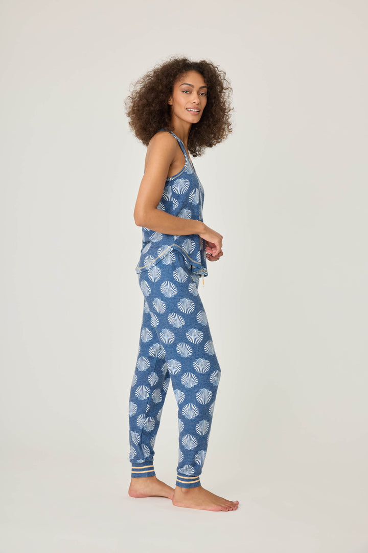 Women's navy blue shell-printed lounge set tank top & banded jogger for women.