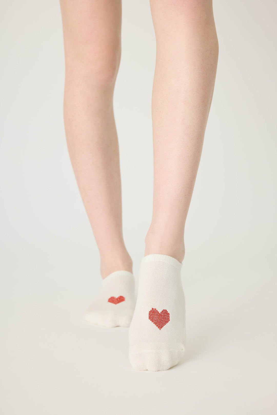 2-pack half-custhion liner socks. Women's & girls' socks in ivory with red heart & solid red, with non-skid grippers on sole.