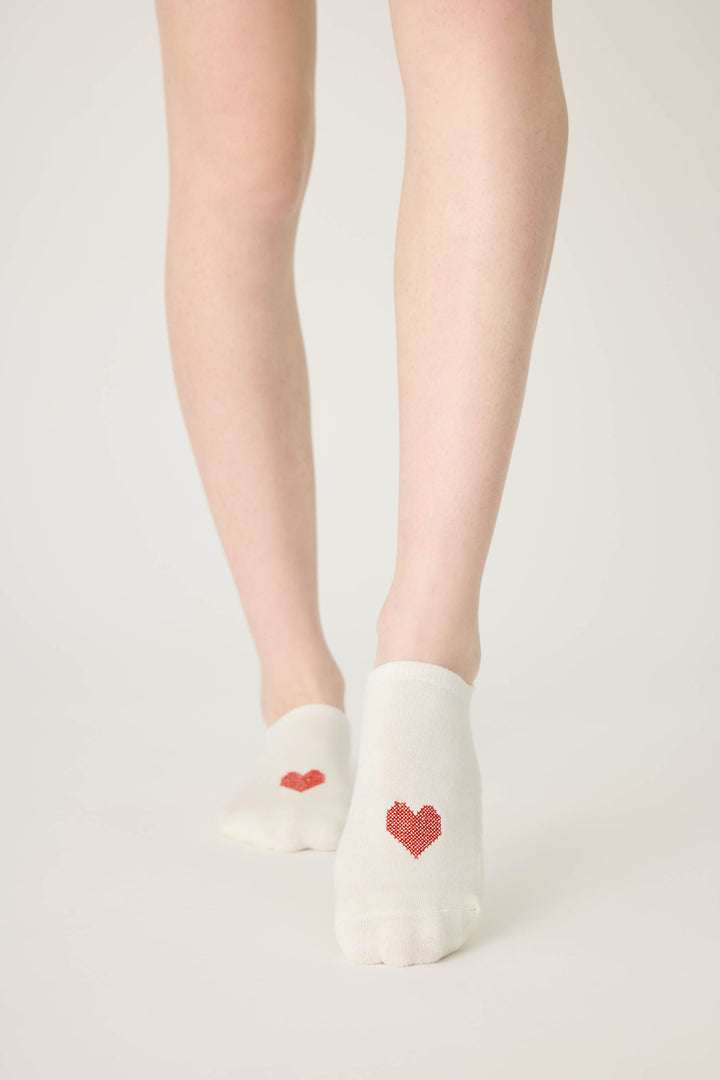 2-pack half-custhion liner socks. Women's & girls' socks in ivory with red heart & solid red, with non-skid grippers on sole.