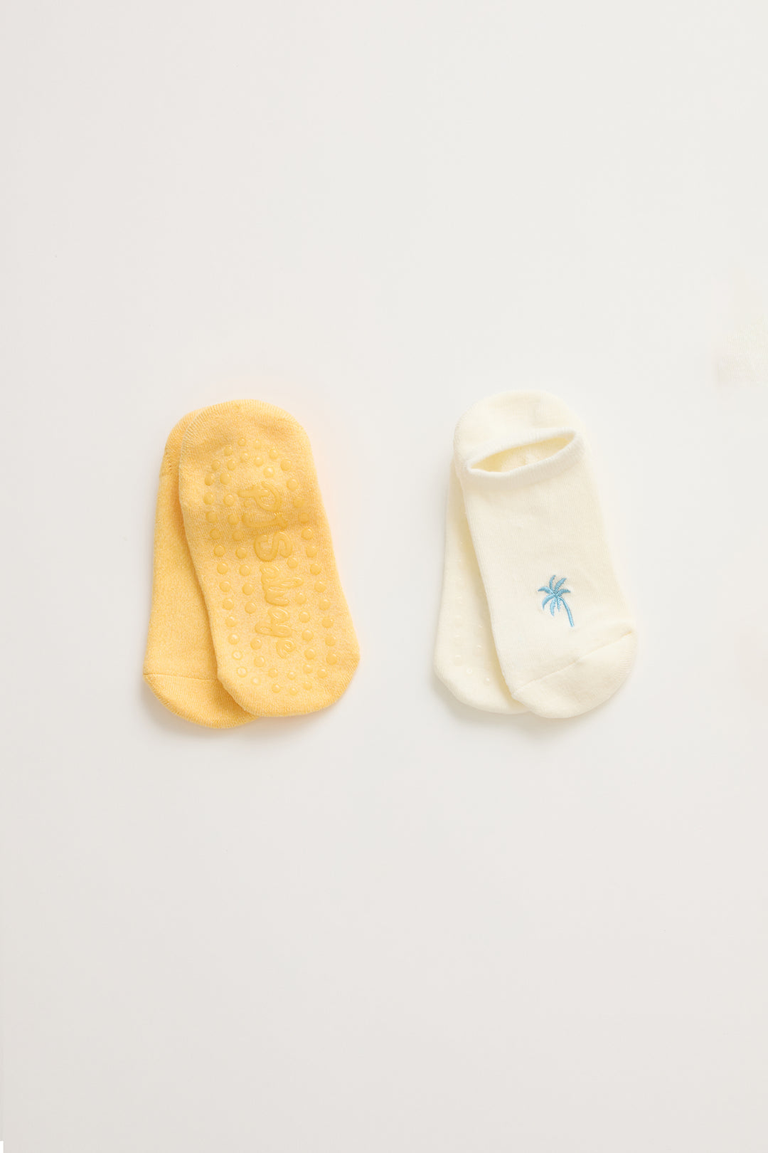 2-pack half-custion liner socks. Women's & girls' socks in ivory-blue palm tree & solid yellow.