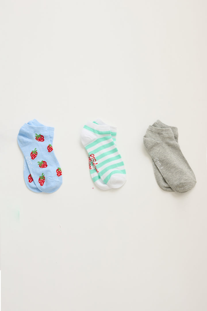 3-pack no-show socks in print/pattern. Women's & girls' socks in strawberry print, green stripe & solid grey.
