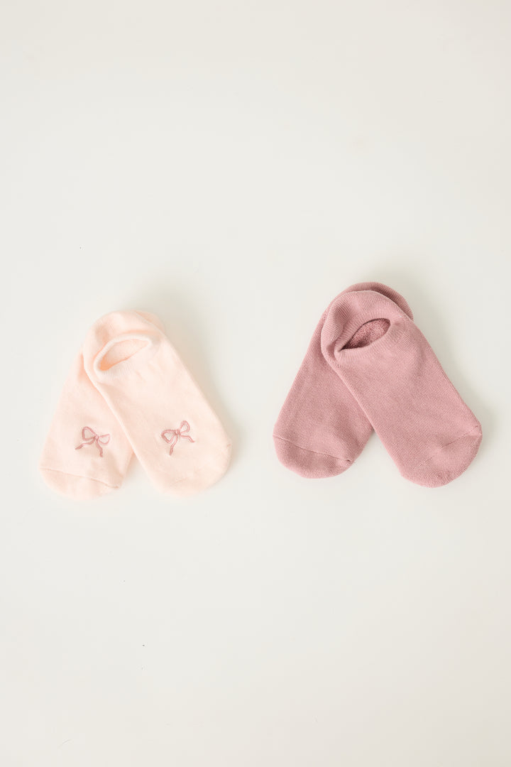 2-pack comfy liners with bow. Women's & girls' pink ped socks with bow detail, with logo non-skid grippers on soles.
