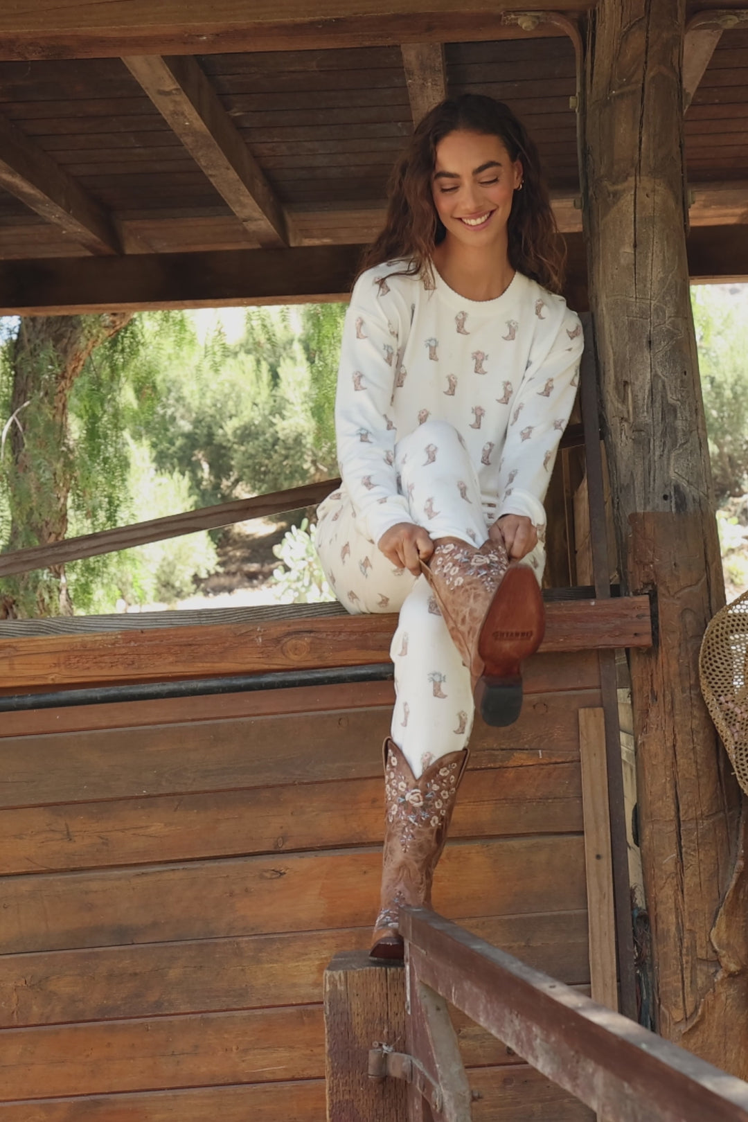 Western Blooms Boot Bouquet Lounge Set