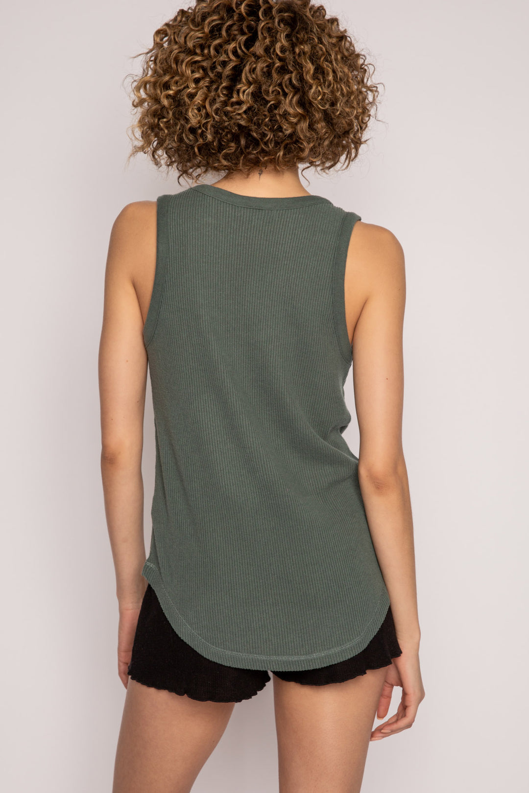 Green tank top in 2x2 brushed rib, with a rounded V-neck. Relaxed fit with rounded hem. (7122613010532)
