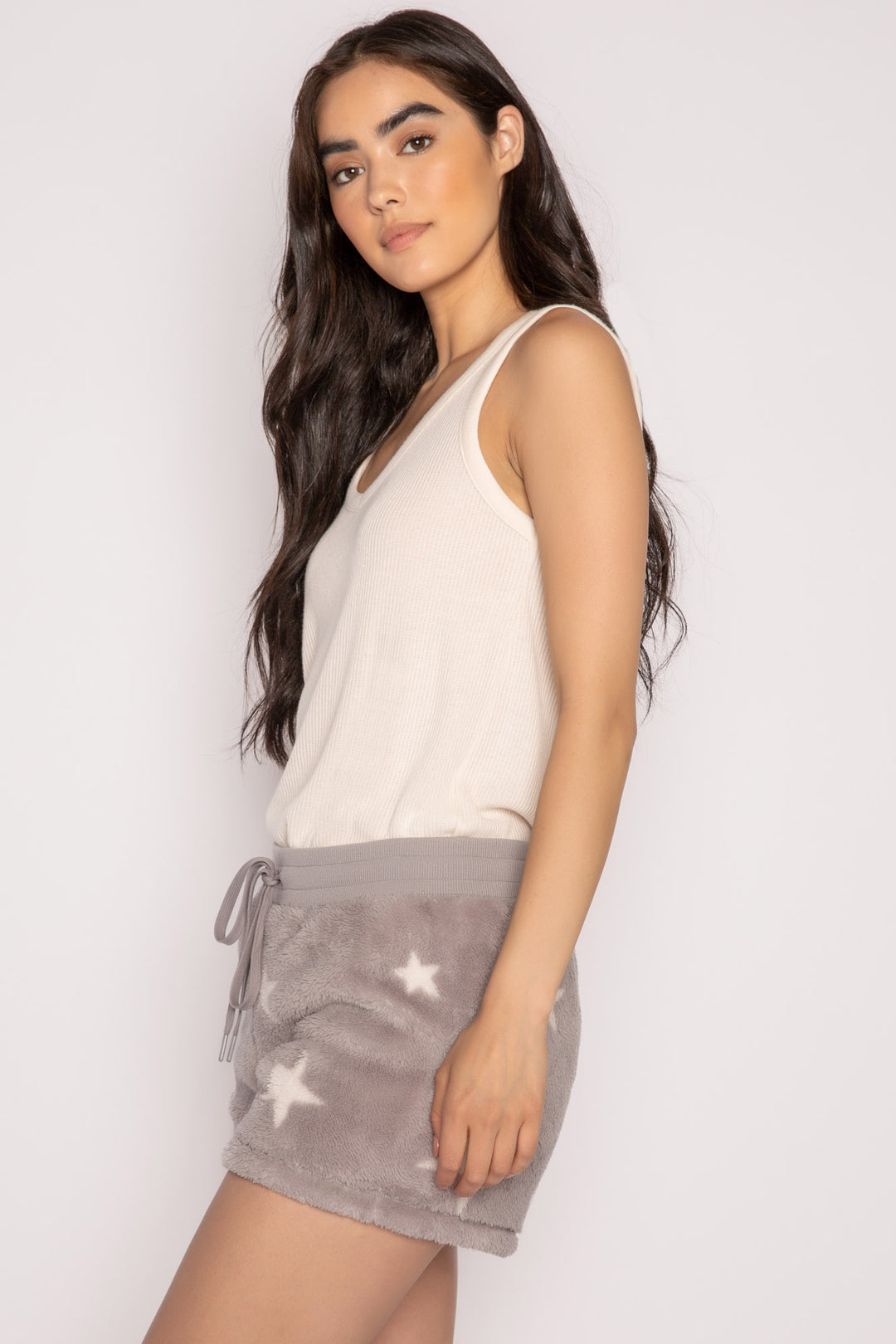 Printed cozy plush cozy short in grey-white star print. Ribbed waistband with tie. (7231872630884)