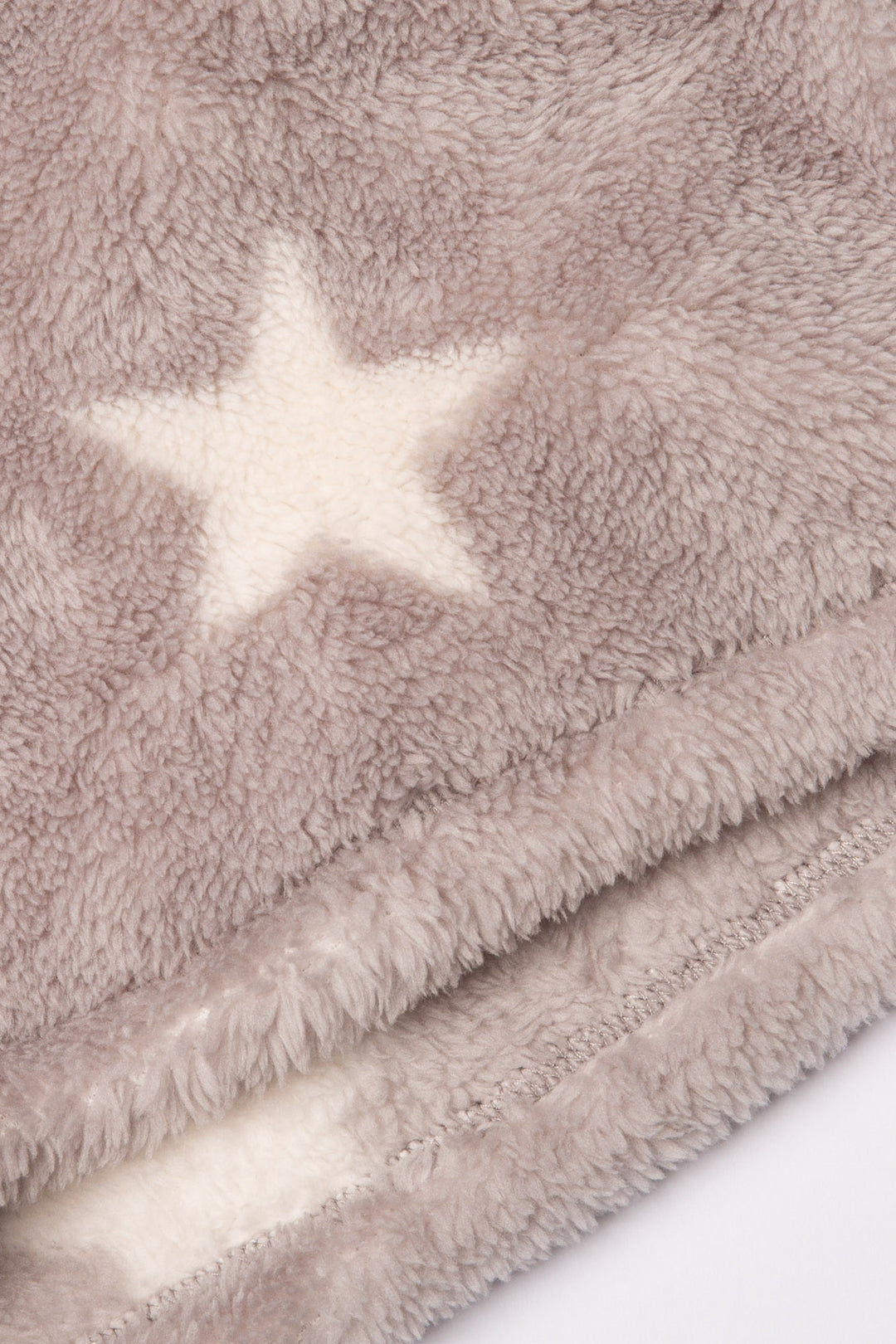 Printed cozy plush cozy short in grey-white star print. Ribbed waistband with tie. (7231872630884)